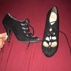 LACE UP HEELS